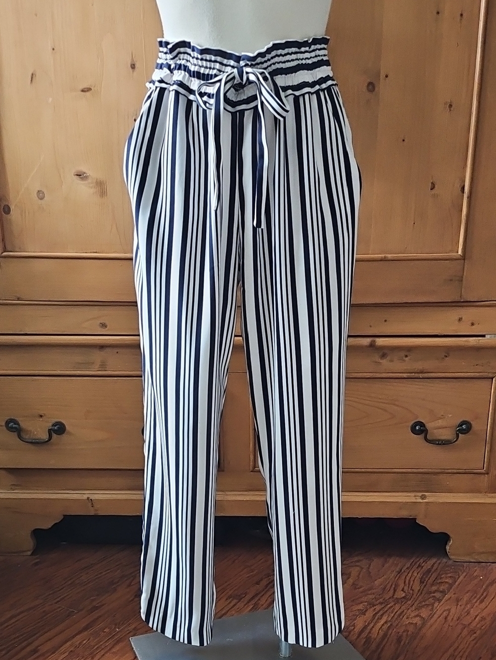 Zara High Waisted Paper Bag Pants Navy / White Size M